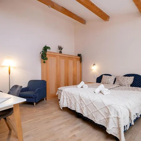 - 2 Story Loft - Next To Old Town