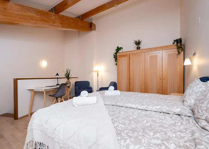 - 2 Story Loft - Next To Old Town Apartment *